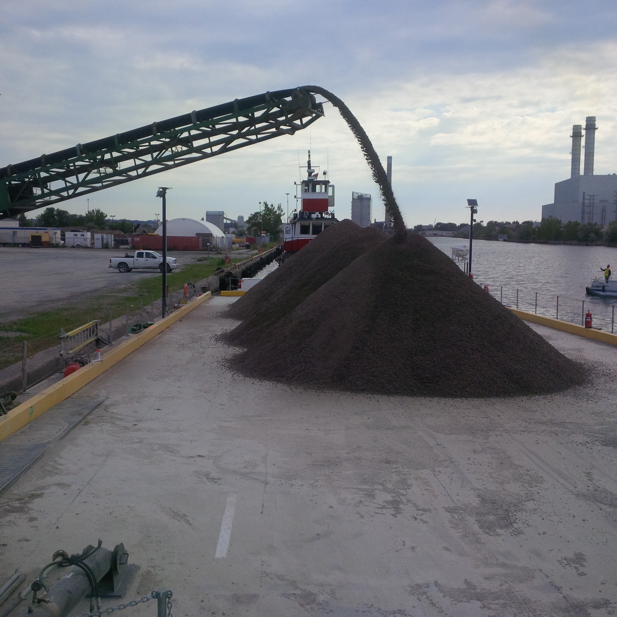 Stevedoring - Load aggregates for Toronto Island Airport